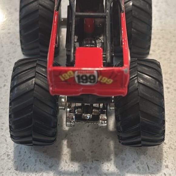 Hot Wheels Monster Jam - Travis Pastrana 199 - Circuit Crashers - Picture 3 of 8